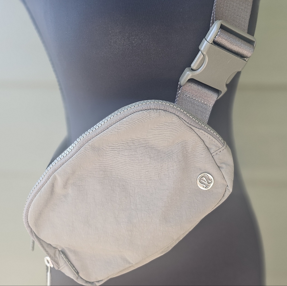 Lululemon Athletica Greenish/Grey Belt Bag